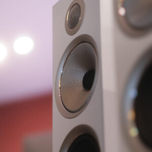 Bowers & Wilkins 704 S2