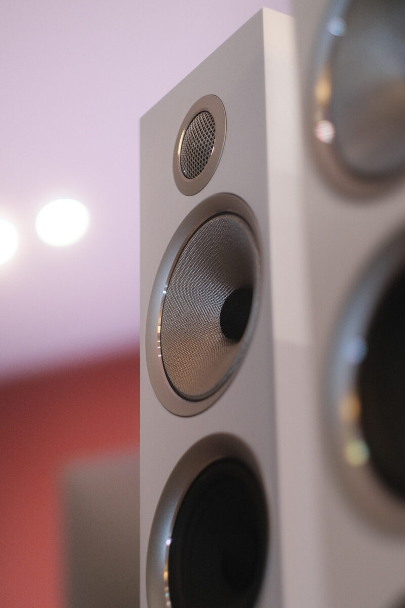 Bowers & Wilkins 704 S2