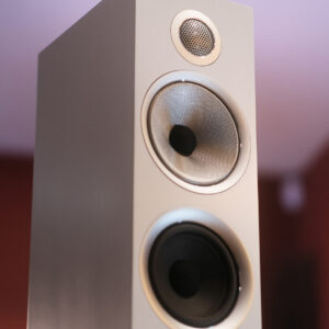 Bowers & Wilkins 704 S2
