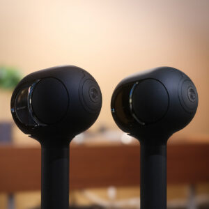 Devialet Phantom Ultimate 108 dB (Stereopar) + Devialet Tree høyttalerstativer