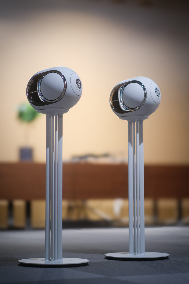 Devialet Phantom Ultimate 98 dB (Stereopar) + Devialet Tree høyttalerstativer