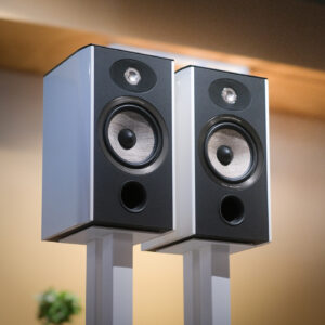 Focal Aria 906, Hvit (par) inkl. stativer