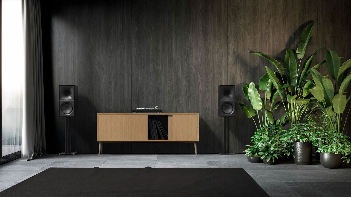 Klipsch the Nines II montert på Klipsch KS-24 høyttalerstativer