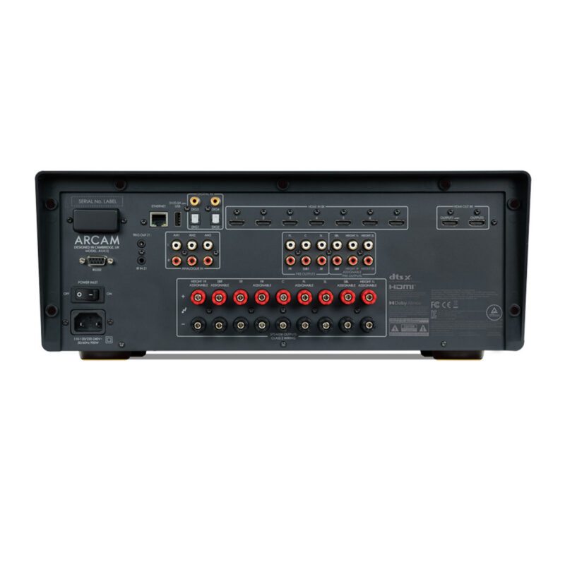 Bakside på Arcam AVA15 med HDMI-innganger, høyttalerterminaler og RCA pre-out
